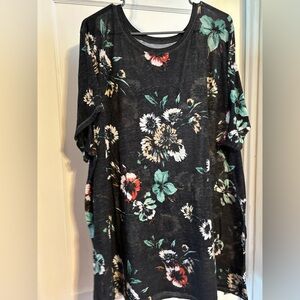 Torrid Black Floral Short Sleeve Tee